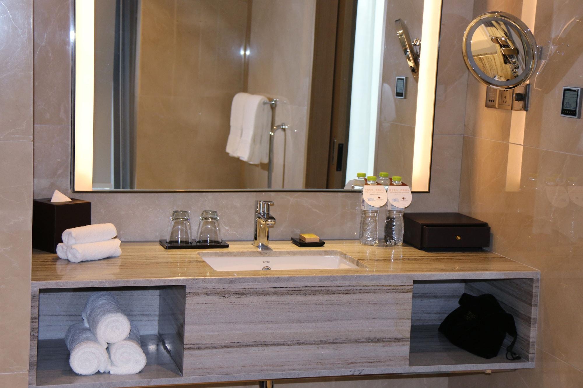 Готель Doubletree By Hilton Chongqing - Nan'An Екстер'єр фото